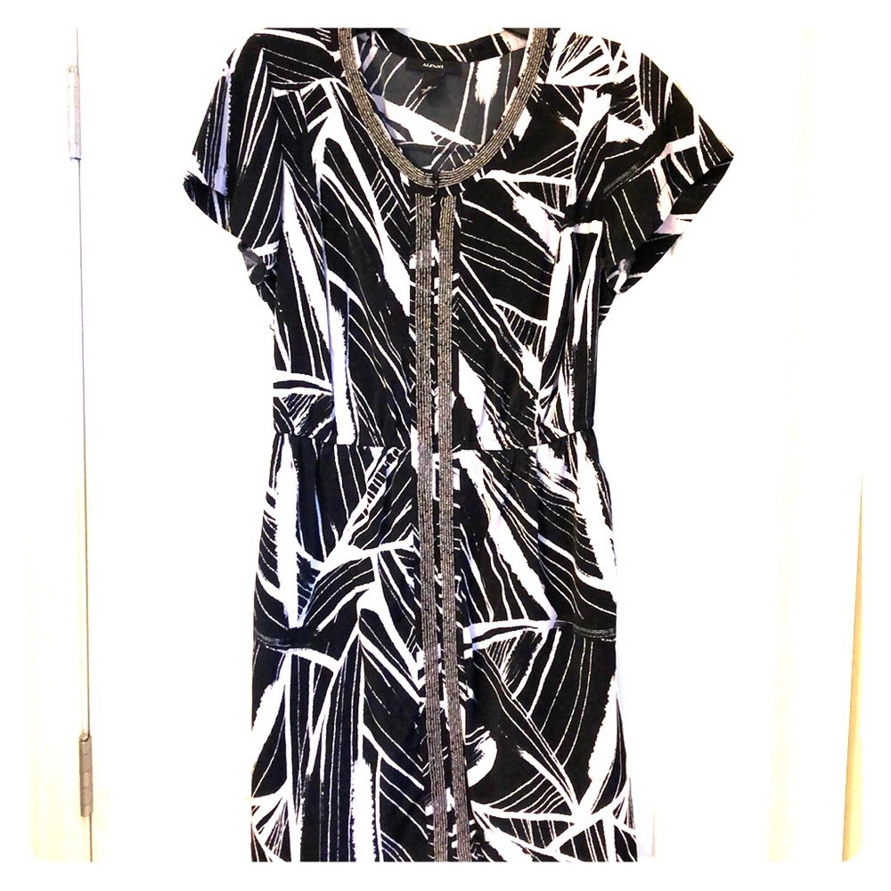 Zip up black and grey dress